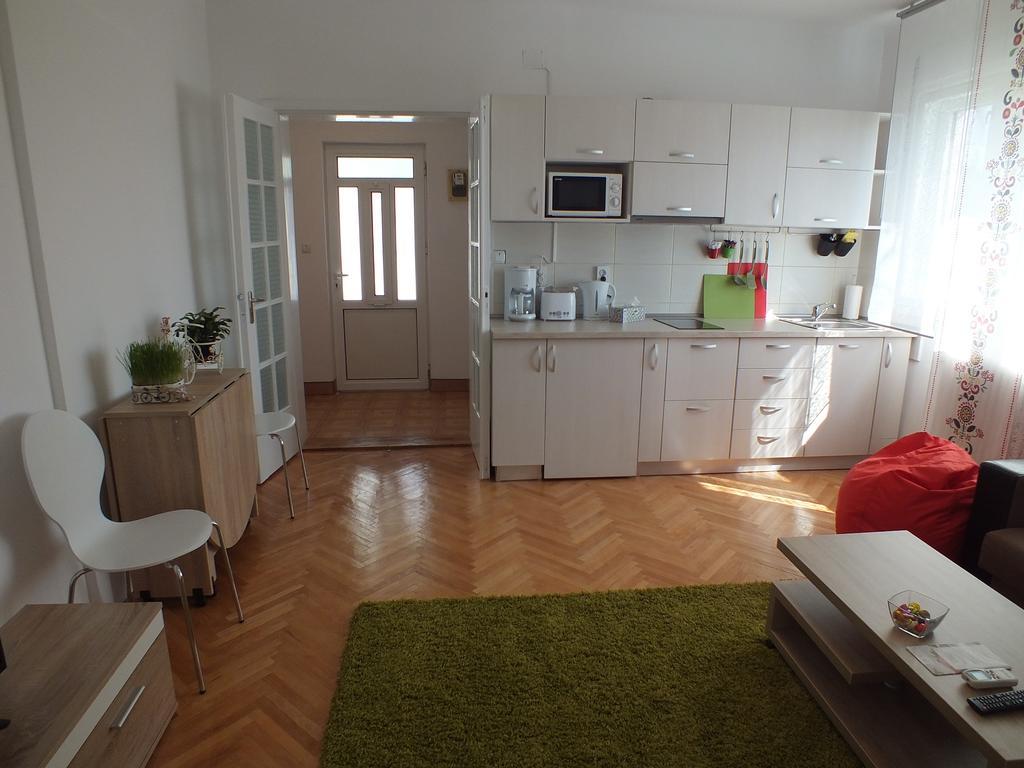 B - Bike Apartment *